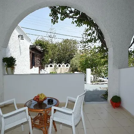 Sunflower Santorini 3* Kamári
